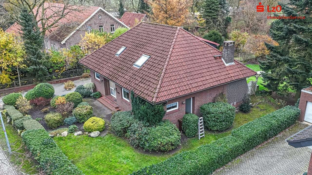 Luftaufnahme - Einfamilienhaus in 26419 Schortens mit 176m² kaufen