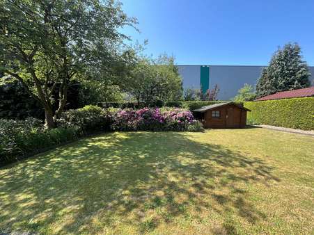 Garten vom Bungalow - Zweifamilienhaus in 27755 Delmenhorst mit 179m² kaufen
