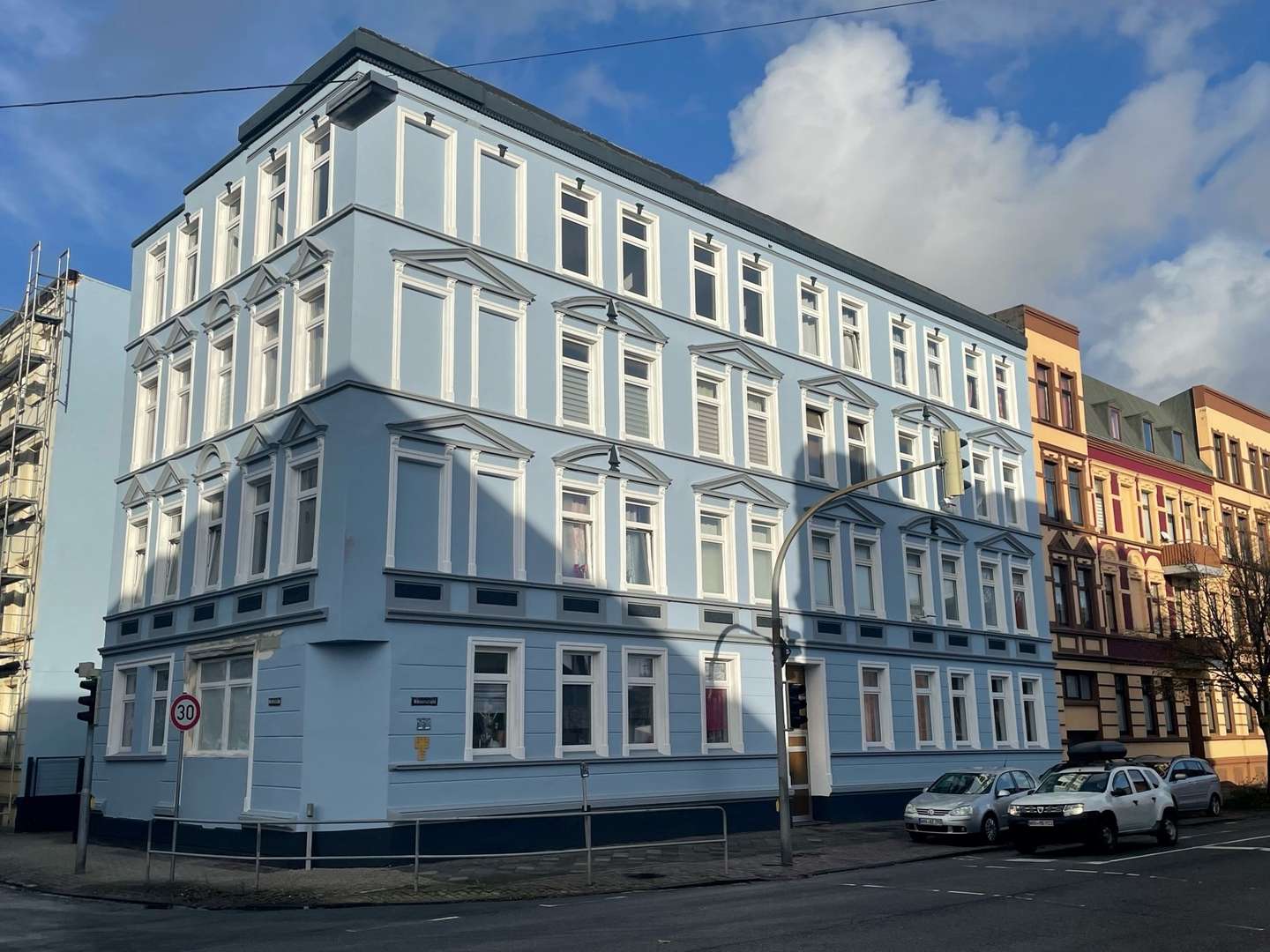 Außen - Erdgeschosswohnung in 26382 Wilhelmshaven mit 95m² kaufen