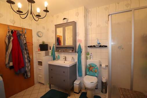 Badezimmer - Reihenmittelhaus in 27755 Delmenhorst mit 71m² kaufen