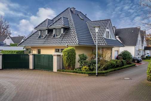 Außenansicht - Einfamilienhaus in 26125 Oldenburg mit 135m² kaufen