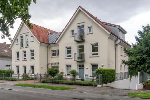 Vorderansicht mit Tiefgaragenzugang - Etagenwohnung in 26135 Oldenburg mit 206m² kaufen