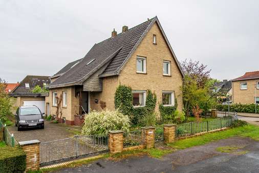 Außenansicht Außenansicht - Einfamilienhaus in 26127 Oldenburg mit 253m² kaufen