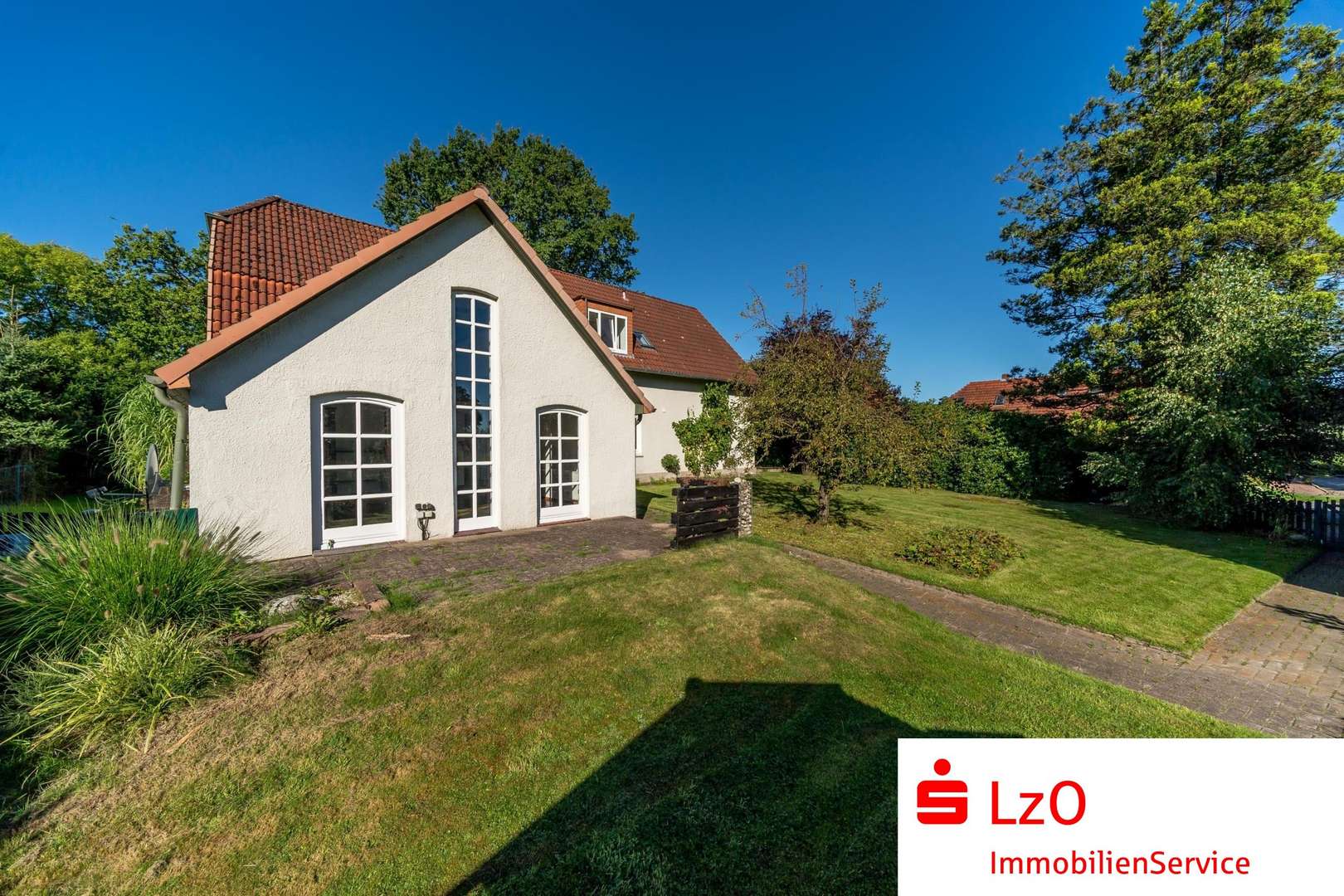 Wohnung 2 Blick zur Terrasse vorne - Zweifamilienhaus in 27753 Delmenhorst mit 261m² kaufen