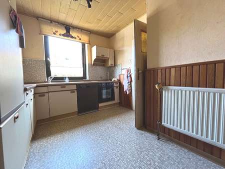 Das Fenster sorgt für optimale Lichtverhältnisse in der Küche - Reihenmittelhaus in 26386 Wilhelmshaven mit 116m² kaufen