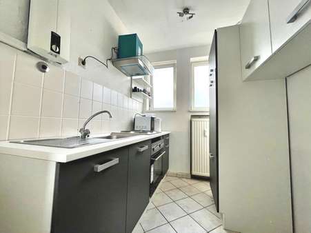 Funktionalität ist in der kleinen Küche oberstes Gebot - Etagenwohnung in 26384 Wilhelmshaven mit 30m² kaufen