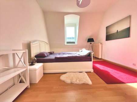 Herrlich geräumig zeigt sich das Schlafzimmer Herrlich geräumig zeigt sich das Schlafzimmer - Etagenwohnung in 26382 Wilhelmshaven mit 79m² kaufen