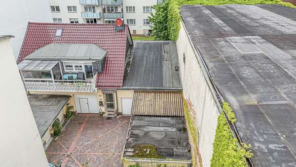 Hof mit Halle, Werkstatt und Eigentümerwohnung Hof mit Halle, Werkstatt und Eigentümerwohnung - Mehrfamilienhaus in 26382 Wilhelmshaven mit 197m² kaufen
