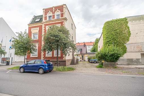 Mehrfamilienhaus mit Hofeinfahrt Mehrfamilienhaus mit Hofeinfahrt - Mehrfamilienhaus in 26382 Wilhelmshaven mit 197m² kaufen