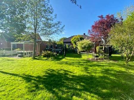 Bäume und Sträucher zonieren das Grundstück Bäume und Sträucher zonieren das Grundstück - Einfamilienhaus in 26434 Wangerland mit 98m² kaufen