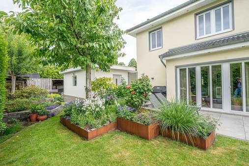 Liebevoll ist der Garten angelegt Liebevoll ist der Garten angelegt - Villa in 26389 Wilhelmshaven mit 154m² kaufen
