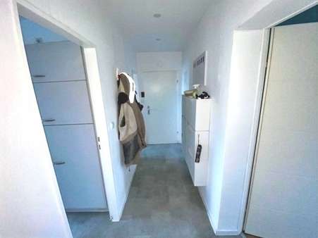 Schön hell ist der Flur Schön hell ist der Flur - Etagenwohnung in 26389 Wilhelmshaven mit 52m² kaufen