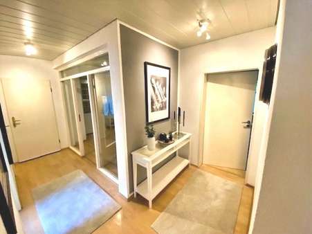 Einladend präsentiert sich der Flur Einladend präsentiert sich der Flur - Erdgeschosswohnung in 26388 Wilhelmshaven mit 67m² kaufen