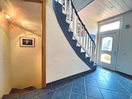 So einladend kann eine Diele sein So einladend kann eine Diele sein - Reihenmittelhaus in 26388 Wilhelmshaven mit 135m² kaufen