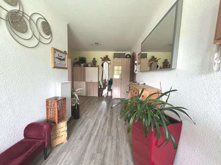 Hell und freundlich begrüßt Sie der Flur Hell und freundlich begrüßt Sie der Flur - Einfamilienhaus in 26441 Jever mit 219m² kaufen