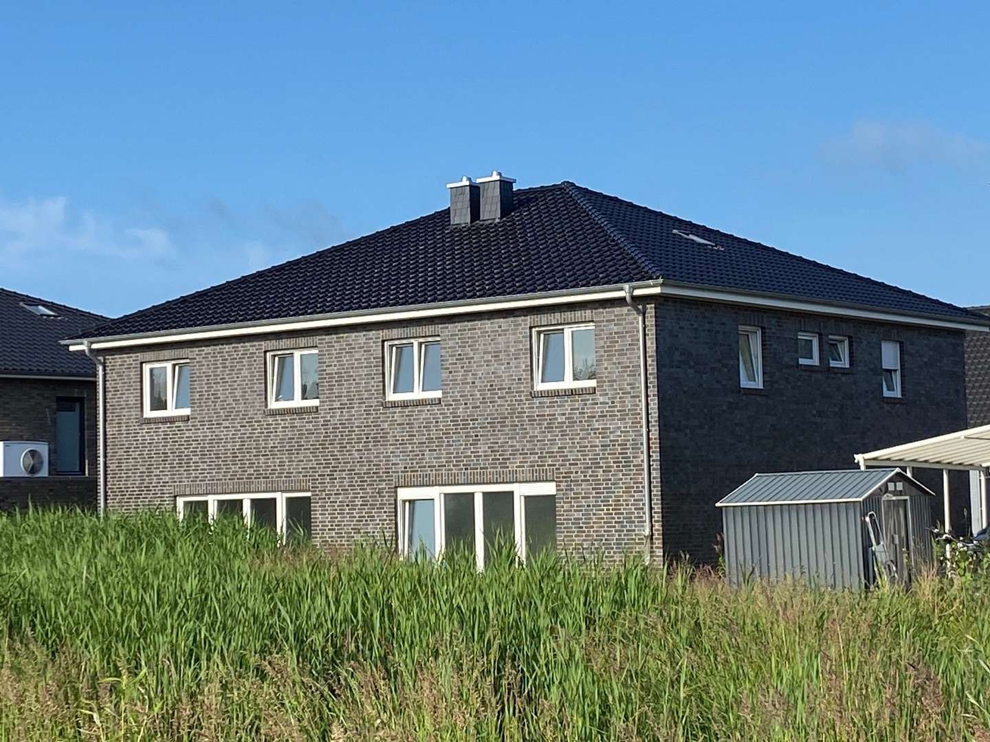 Moderner Klinkerbau im Neubaugebiet - Doppelhaushälfte in 26389 Wilhelmshaven mit 149m² kaufen