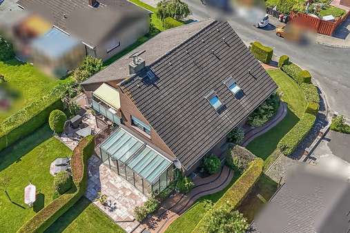 Terrasse und Wintergarten laden zum Entspannen ein - Zweifamilienhaus in 26388 Wilhelmshaven mit 230m² kaufen