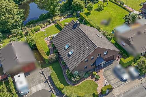 Wunderschön ist der Garten angelegt - Zweifamilienhaus in 26388 Wilhelmshaven mit 230m² kaufen