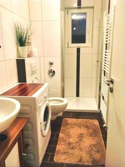 Ein weiteres, modernes Badezimmer - Mehrfamilienhaus in 26382 Wilhelmshaven mit 291m² als Kapitalanlage kaufen
