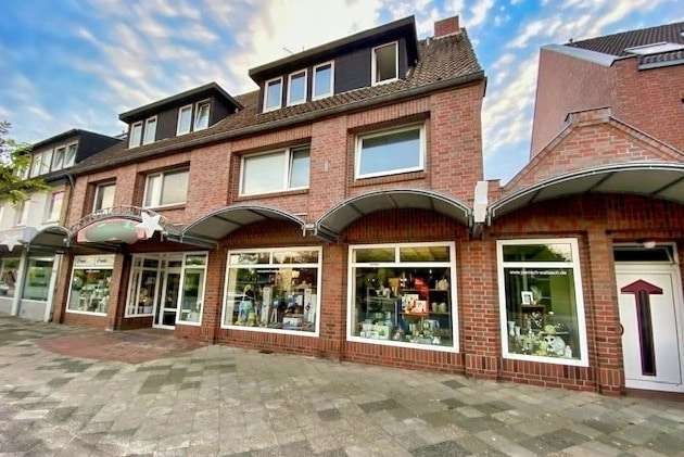 Solider Klinkerbau mit Gewerbefläche Solider Klinkerbau mit Gewerbefläche - Mehrfamilienhaus in 26388 Wilhelmshaven mit 183m² kaufen