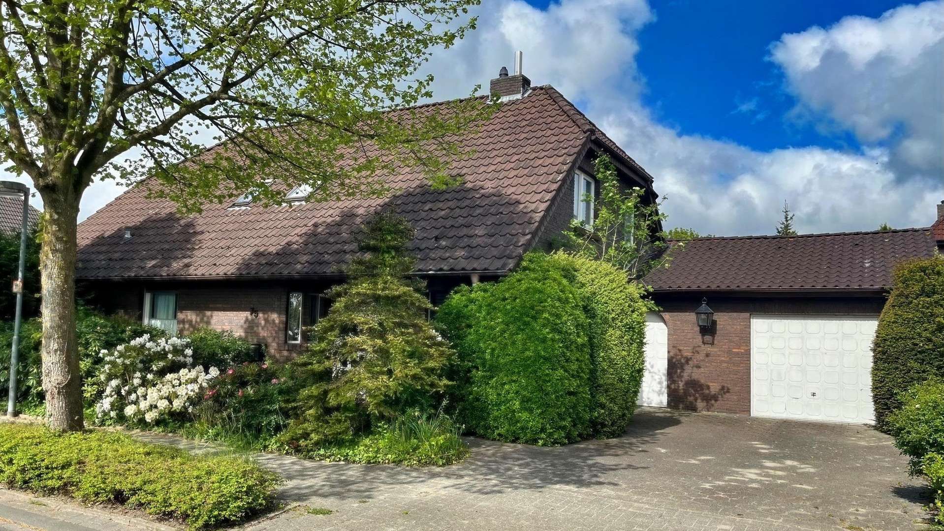 Ein schönes Haus mit großer Garage - Einfamilienhaus in 26389 Wilhelmshaven mit 178m² kaufen
