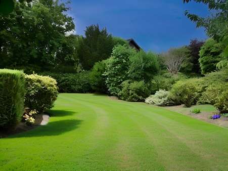 Wunderschöner Garten mit vielfältigem Strauchbewuchs - Einfamilienhaus in 26389 Wilhelmshaven mit 178m² kaufen