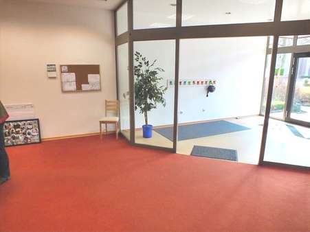 Hell und einladend präsentiert sich der Eingangsbereich Hell und einladend präsentiert sich der Eingangsbereich - Büro in 26389 Wilhelmshaven mit 190m² kaufen