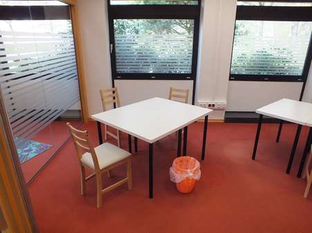 Trennwände aus Glas verbinden die Räume Trennwände aus Glas verbinden die Räume - Büro in 26389 Wilhelmshaven mit 190m² kaufen