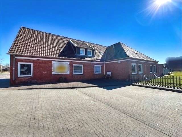Blick vom Parkplatz - Bürohaus in 26532 Großheide mit 72m² kaufen