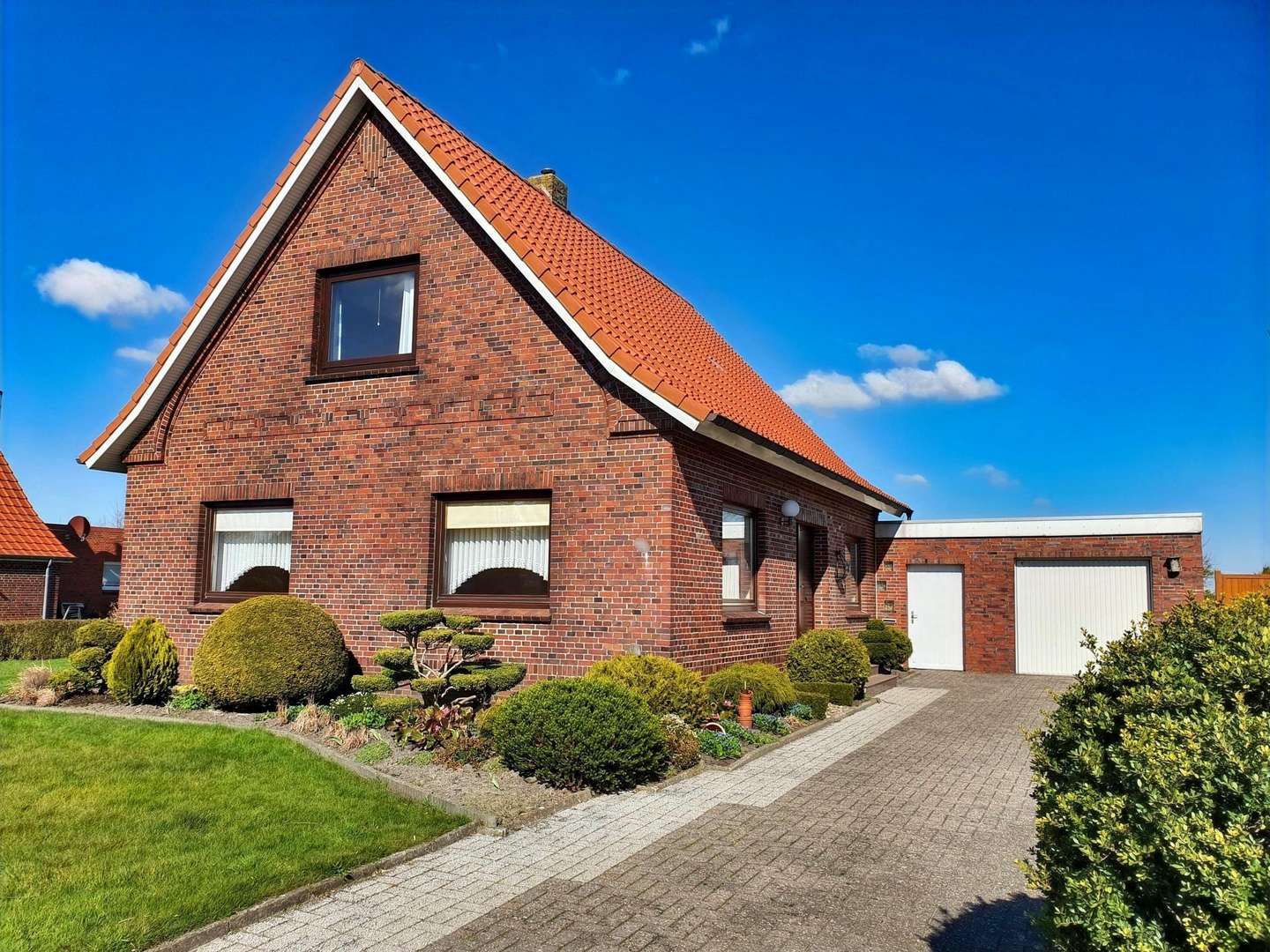 Außenansicht Auffahrt - Einfamilienhaus in 26629 Großefehn mit 110m² kaufen