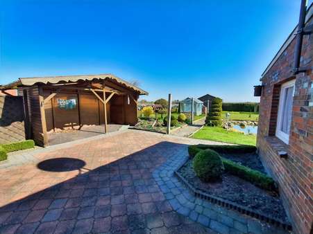 Terrasse mit Blick in den Garten - Einfamilienhaus in 26629 Großefehn mit 110m² kaufen