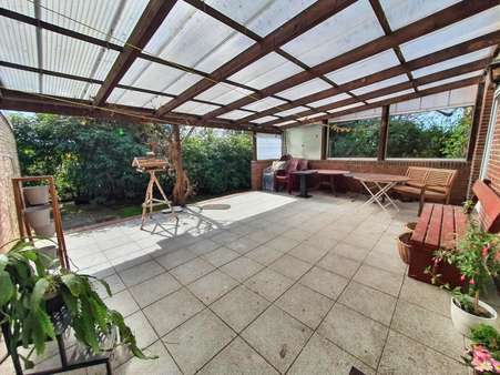 großzügige Terrasse (Süden) - Einfamilienhaus in 26607 Aurich mit 157m² kaufen