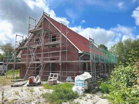 Seitenansicht - Zweifamilienhaus in 26736 Krummhörn mit 215m² kaufen