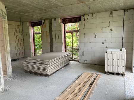 Wohn-/Esszimmer mit Kochbereich - Zweifamilienhaus in 26736 Krummhörn mit 215m² kaufen