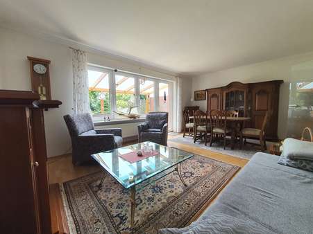 Wohn-, Esszimmer mit Terrassenzugang Wohn-, Esszimmer mit Terrassenzugang - Doppelhaushälfte in 26605 Aurich mit 91m² kaufen