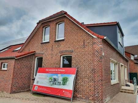 Giebel-/Seitenansicht Giebel-/Seitenansicht - Erdgeschosswohnung in 26632 Ihlow mit 62m² kaufen