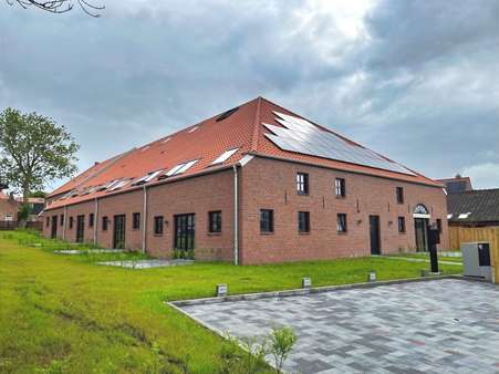 Seitenansicht Wohnungen 1 -2 u. 5 - 8 Seitenansicht Wohnungen 1 -2 u. 5 - 8 - Etagenwohnung in 26736 Krummhörn mit 79m² kaufen