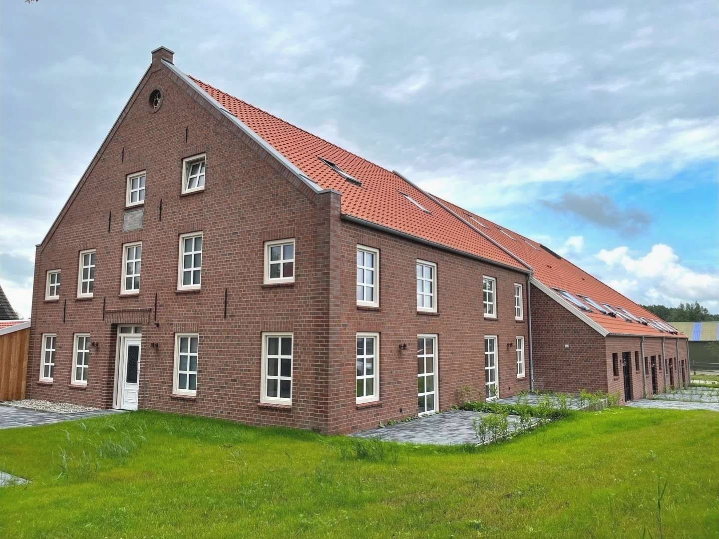 Seitenansicht Wohnungen 1 -2 u. 5 - 8 II Seitenansicht Wohnungen 1 -2 u. 5 - 8 II - Etagenwohnung in 26736 Krummhörn mit 79m² kaufen