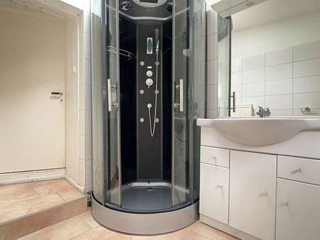 Badezimmer (EG) Badezimmer (EG) - Doppelhaushälfte in 26506 Norden mit 60m² kaufen