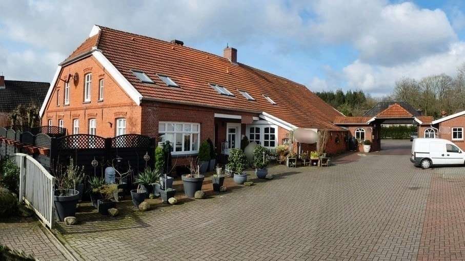 Gesamtansicht Gesamtansicht - Mehrfamilienhaus in 26607 Aurich mit 230m² kaufen