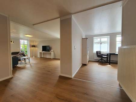 nahezu offenes Wohnen nahezu offenes Wohnen - Mehrfamilienhaus in 26607 Aurich mit 230m² kaufen
