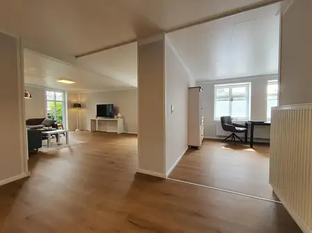 Exklusiver Gulfhof mit Gewerbefläche und 2 neuwertigen Wohneinheiten in Aurich-Sandhorst