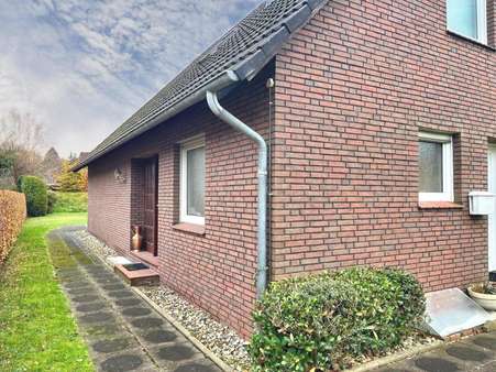 Seitenansicht - Einfamilienhaus in 26605 Aurich mit 150m² kaufen