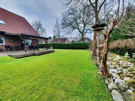 Blick in den Garten - Einfamilienhaus in 26607 Aurich mit 153m² kaufen