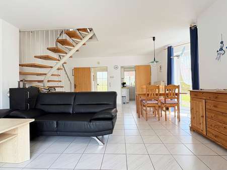 Wohn- und Esszimmer (EG) Wohn- und Esszimmer (EG) - Doppelhaushälfte in 26553 Dornum mit 71m² kaufen
