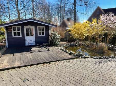 Blockhütte und Gartenteich - Einfamilienhaus in 26607 Aurich mit 152m² kaufen