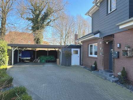 Carport und Eingangsbereich Carport und Eingangsbereich - Einfamilienhaus in 26607 Aurich mit 152m² kaufen