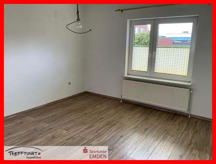 Schlafzimmer im Erdgeschoss - Einfamilienhaus in 26723 Emden mit 143m² kaufen
