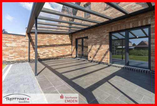 Terrasse mit Überdachung Terrasse mit Überdachung - Doppelhaushälfte in 26723 Emden mit 114m² kaufen