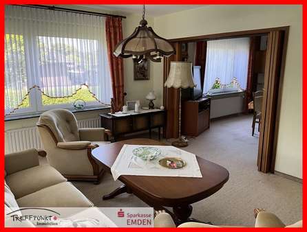 Wohnzimmer mit Falttür zum Esszimmer Wohnzimmer mit Falttür zum Esszimmer - Einfamilienhaus in 26759 Hinte mit 139m² kaufen